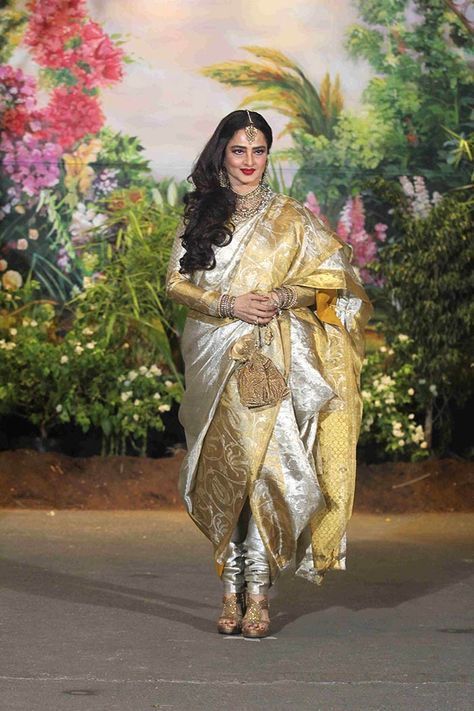 How to style / wear a saree